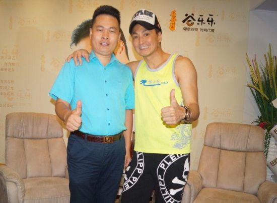 著名影视明星何家劲亲切会见稻香十里曲清军一行