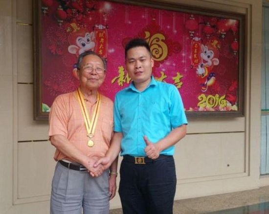 稻香十里与慈善同行 八一慰问抗战老兵邹益泰